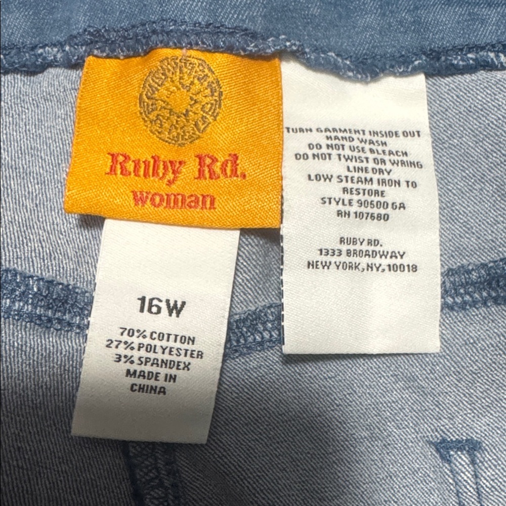 Ruby Rd Woman Light Wash Denim Capri Pants 16W Stretch Pull On Plus Size Casual - Picture 5 of 8